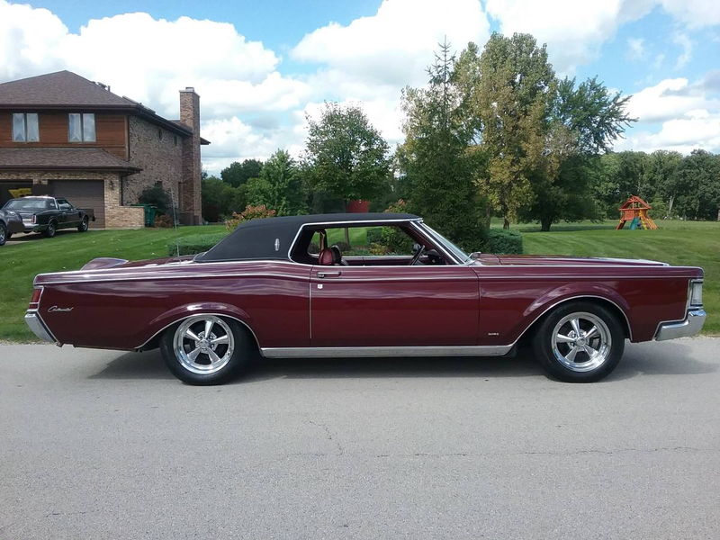 Illustration for article titled At $15,000, Could This 1969 Lincoln Continental Mark III Drive You to Drinking?